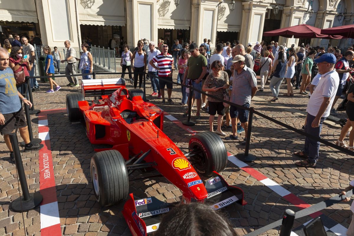 THE 1st AUTOLOOK WEEK CLOSES WITH A TRIUMPH OF PARTICIPANTS, A CROWD IN SAN CARLO SQUARE TAKES IN SUPERCAR PARADE