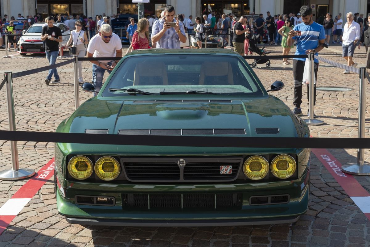 THE 1st AUTOLOOK WEEK CLOSES WITH A TRIUMPH OF PARTICIPANTS, A CROWD IN SAN CARLO SQUARE TAKES IN SUPERCAR PARADE