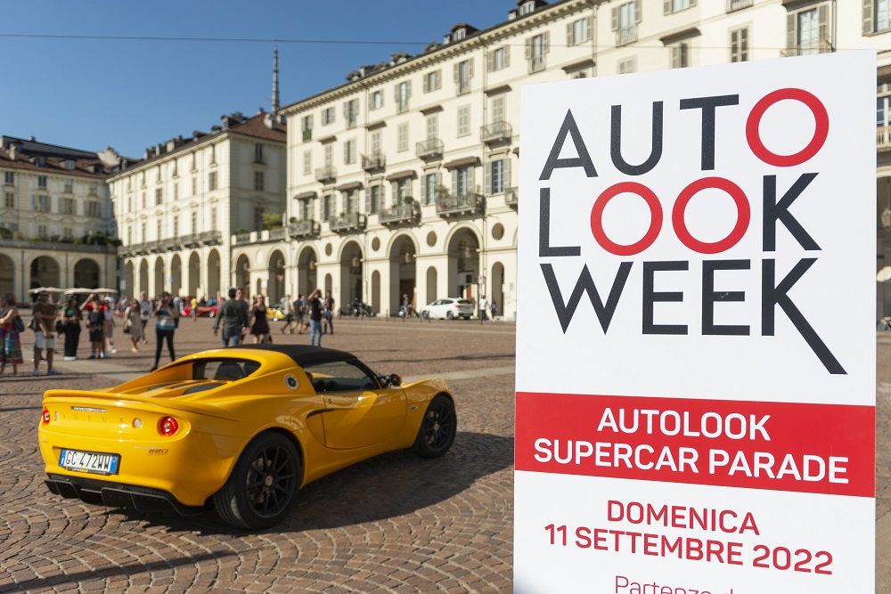 THE 1st AUTOLOOK WEEK CLOSES WITH A TRIUMPH OF PARTICIPANTS, A CROWD IN SAN CARLO SQUARE TAKES IN SUPERCAR PARADE