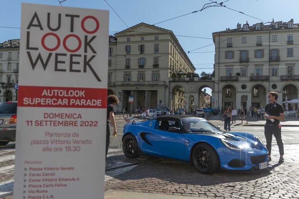 THE 1st AUTOLOOK WEEK CLOSES WITH A TRIUMPH OF PARTICIPANTS, A CROWD IN SAN CARLO SQUARE TAKES IN SUPERCAR PARADE