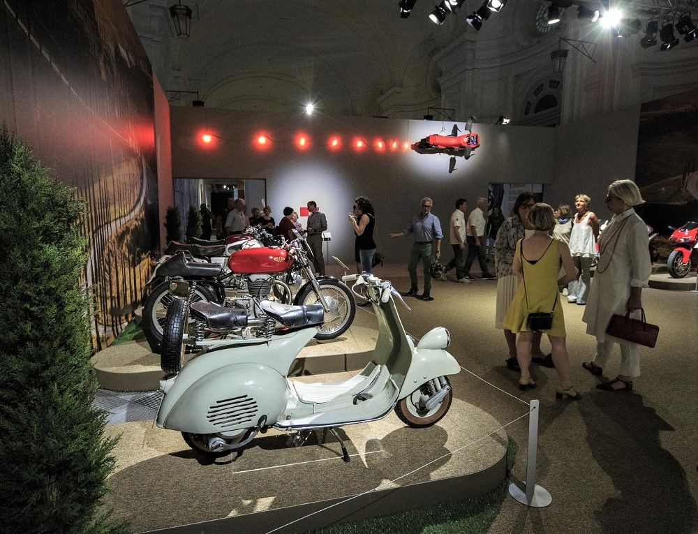 Arte e motociclette alla Reggia di Venaria Reale.