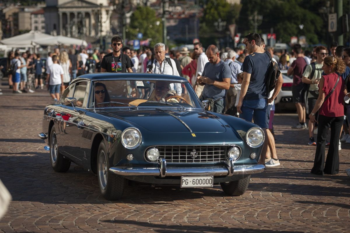 THE 1st AUTOLOOK WEEK CLOSES WITH A TRIUMPH OF PARTICIPANTS, A CROWD IN SAN CARLO SQUARE TAKES IN SUPERCAR PARADE
