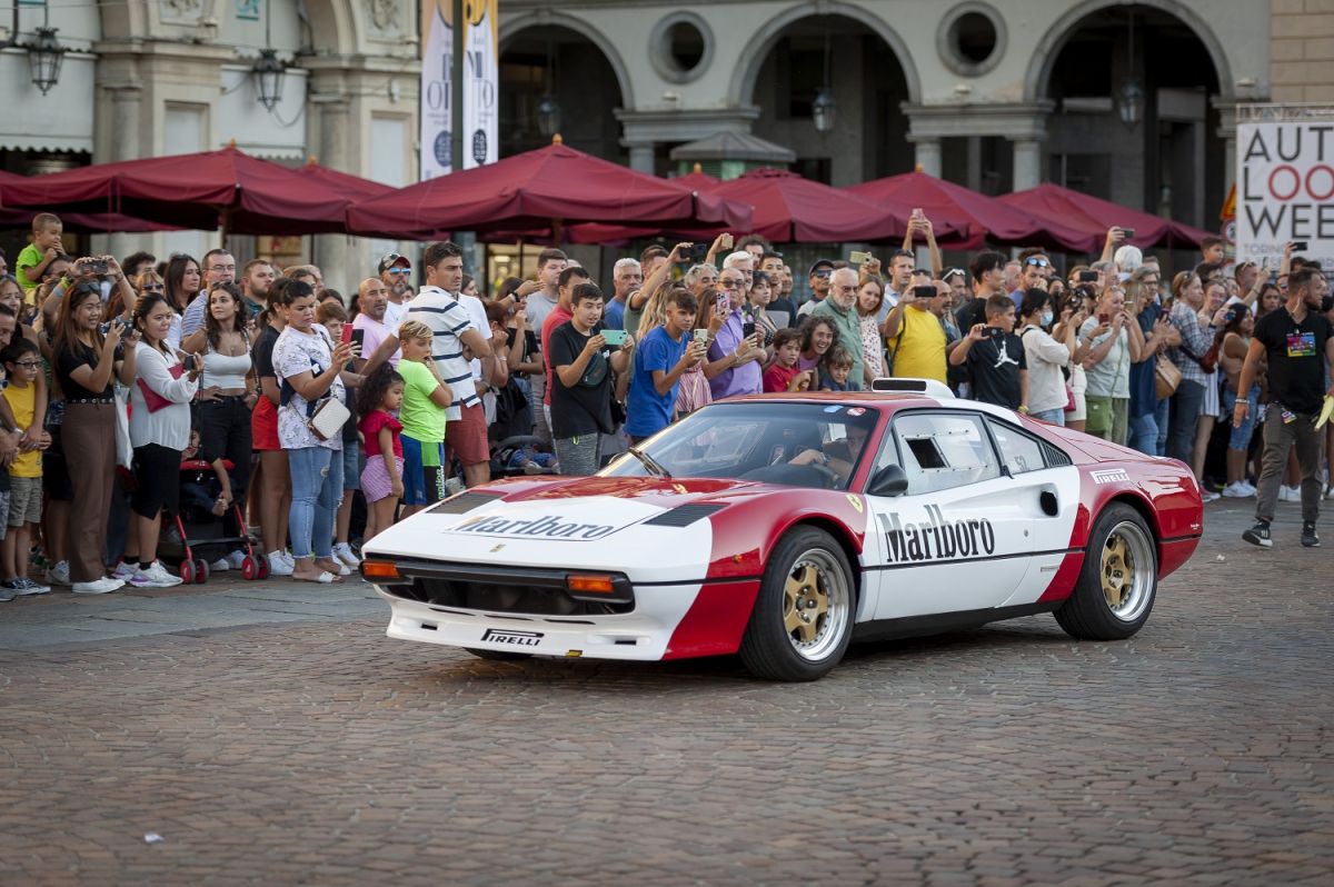 THE 1st AUTOLOOK WEEK CLOSES WITH A TRIUMPH OF PARTICIPANTS, A CROWD IN SAN CARLO SQUARE TAKES IN SUPERCAR PARADE