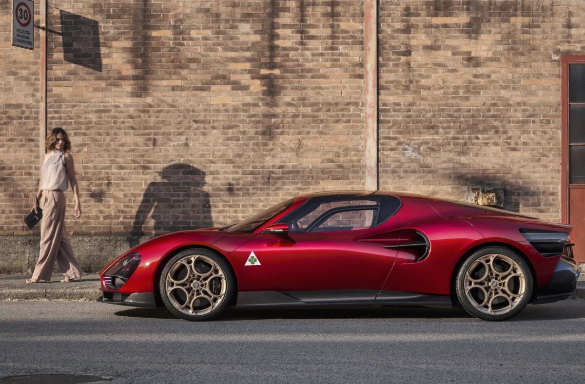 ALFA ROMEO 33 Stradale 1967. FABULOUS!