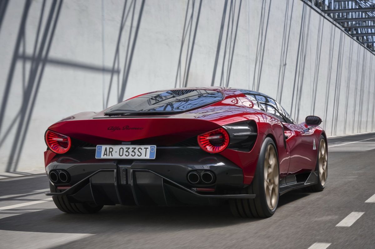 ALFA ROMEO 33 Stradale 1967. FABULOUS!