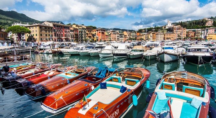 IV TRIBUTE TO CARLO RIVA: THE ICONIC VINTAGE SPEEDBOAT EVENT KICKS OFF