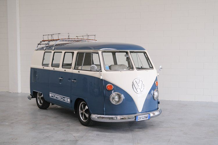 The thirteenth edition of Milano AutoClassica inaugurated: iconic cars and rare models.