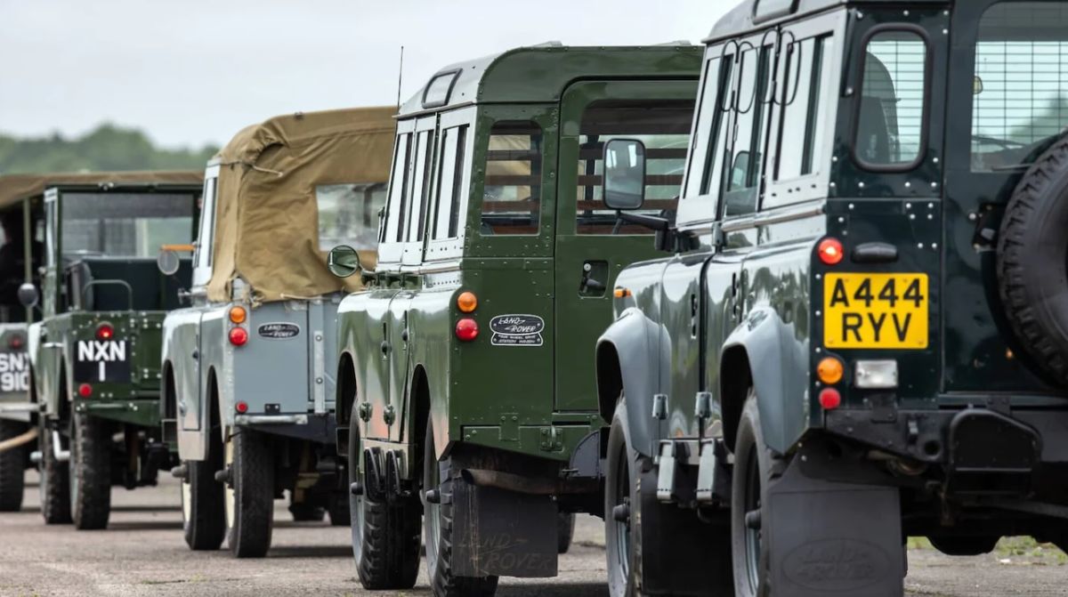 TWO IMPORTANT EVENTS IN ENGLAND: THE JUBILEE OF QUEEN ELIZABETH II AND THE CENTENARY OF THE JAGUAR BRAND